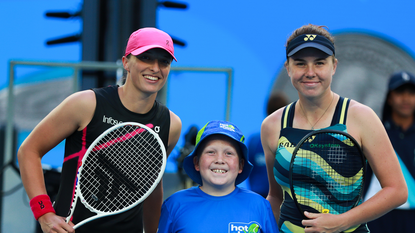 Ига Свентек и Линда Носкова перед матчем