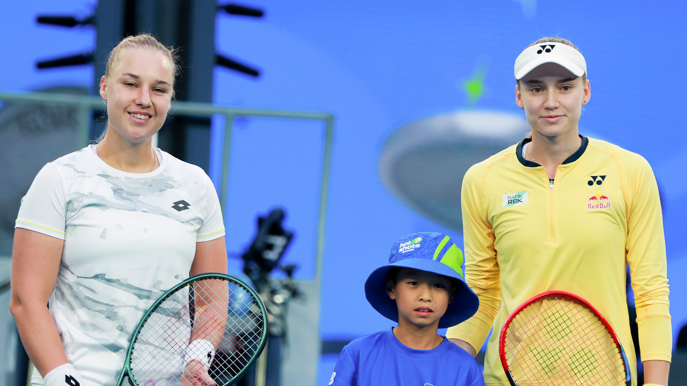 Анна Блинкова и Елена Рыбакина за несколько часов до безумного тай-брейка