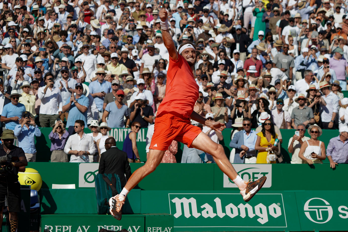 Радость Стефаноса Циципаса после победы в финале «Мастерса» в Монте-Карло