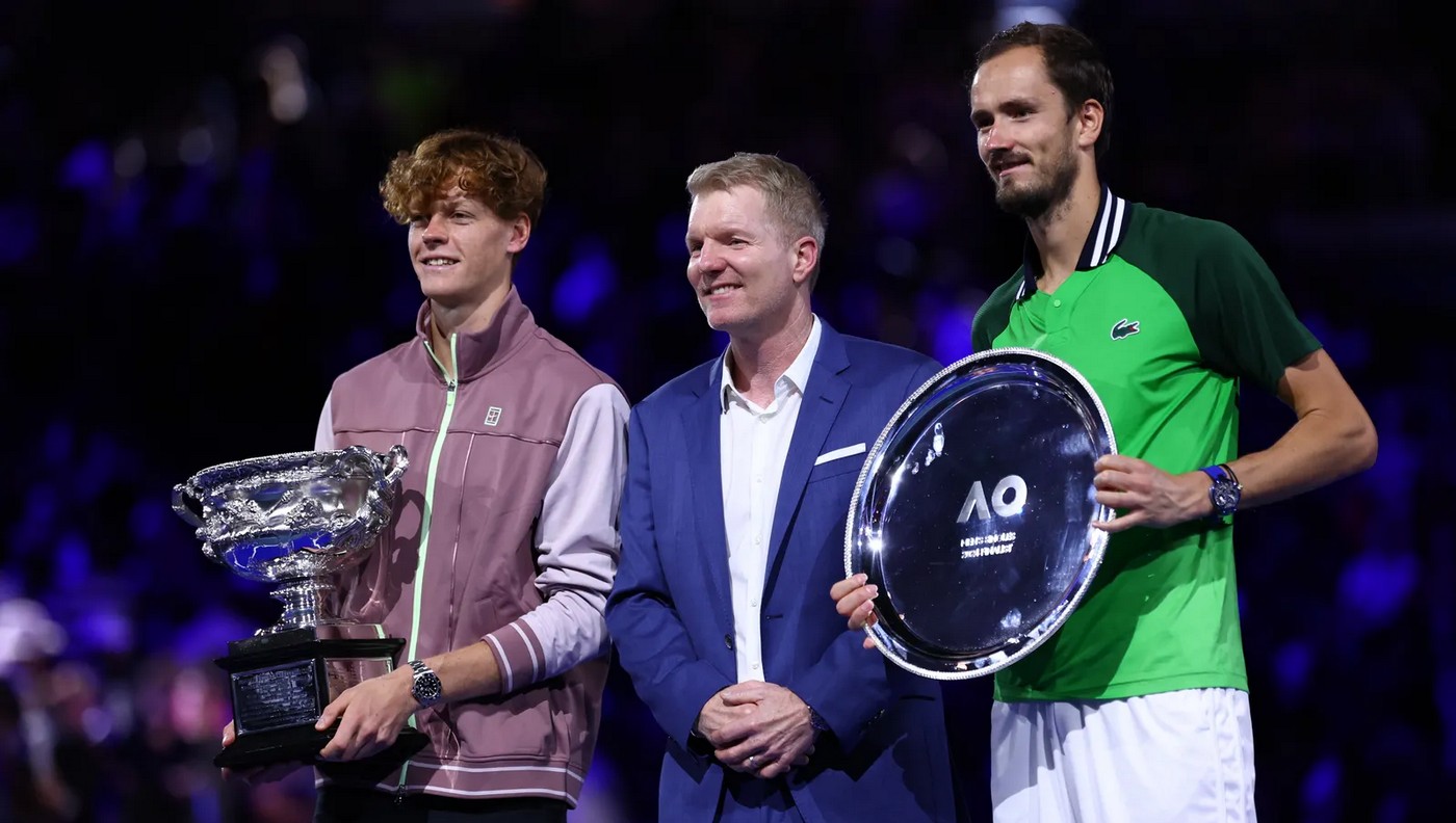 Янник Синнер и Даниил Медведев после финала в Мельбурне