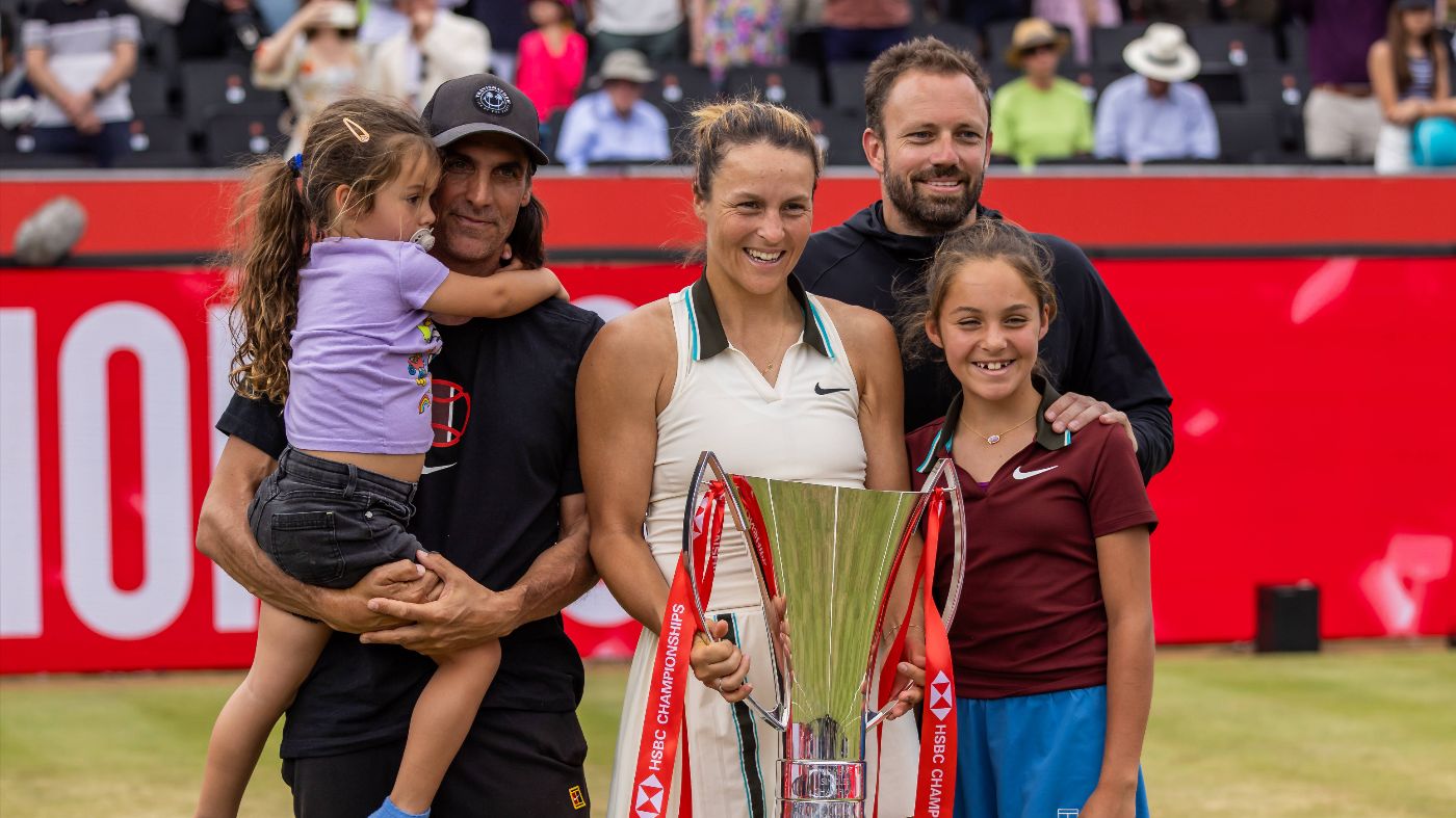 Татьяна Мария с семьей и тренером после победы в Лондоне