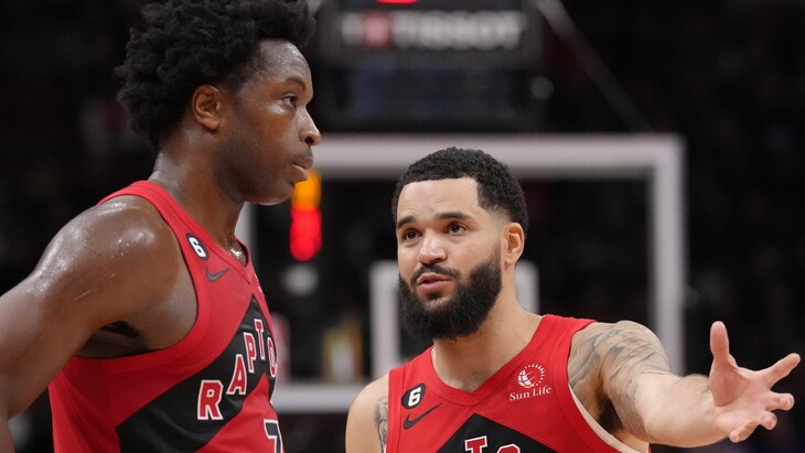 О Джи Ануноби и Фред Ванвлит, игроки «Торонто Рэпторс»