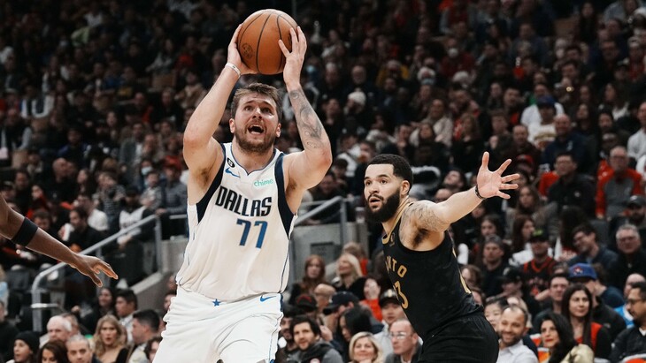 Лука Дончич с мячом