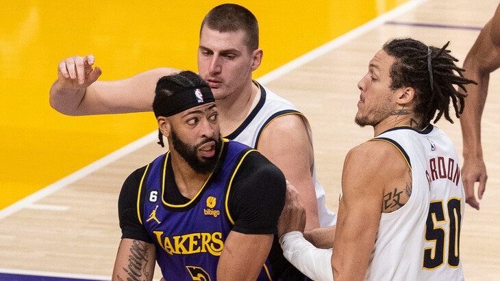 Энтони Дэвис с мячом