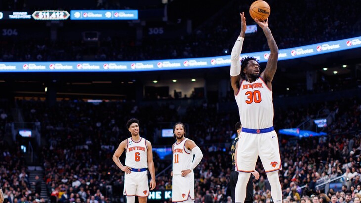 Джулиус Рэндл с мячом