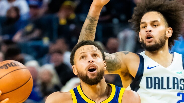 Стефен Карри с мячом