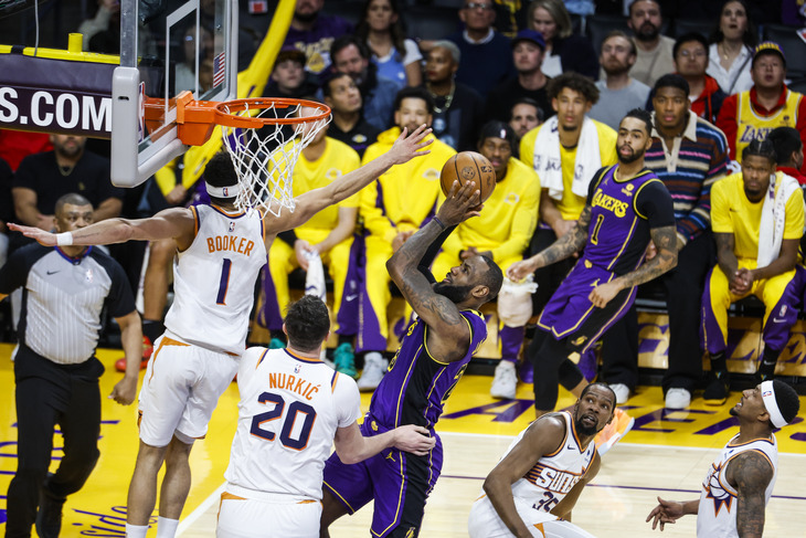 «Лос-Анджелес Лейкерс» — «Финик Санз»