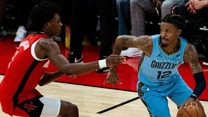 Джа Морант с мячом