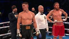 Крис Биллам-Смит (слева)