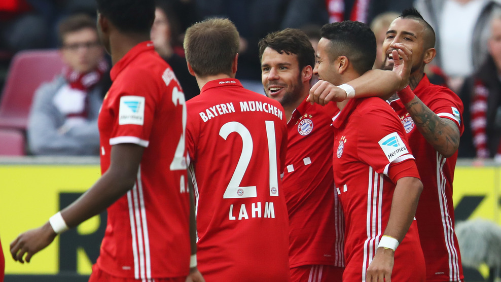 Хуан Бернат в матче с «Кельном» забил сам и ассистировал Хави Мартинесу