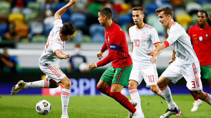 Испанцы против Криштиану Роналду