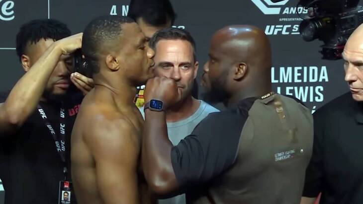 Жаилтон Алмейда (слева)