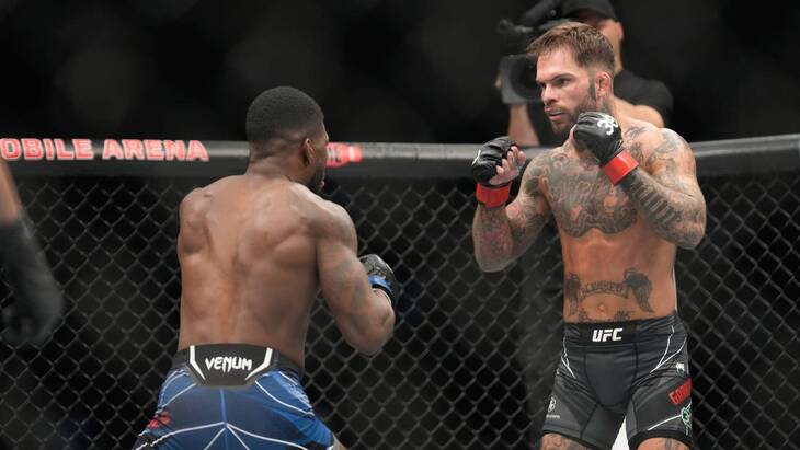 Коди Гарбрандт (справа)