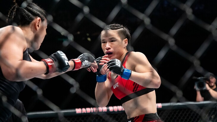 Вэйли Чжан (справа)