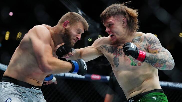 Джимми Крут (справа)