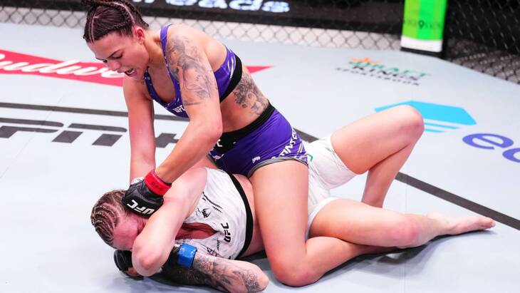 Луана Сантос