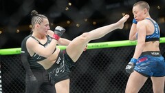 Роуз Намаюнас (справа)