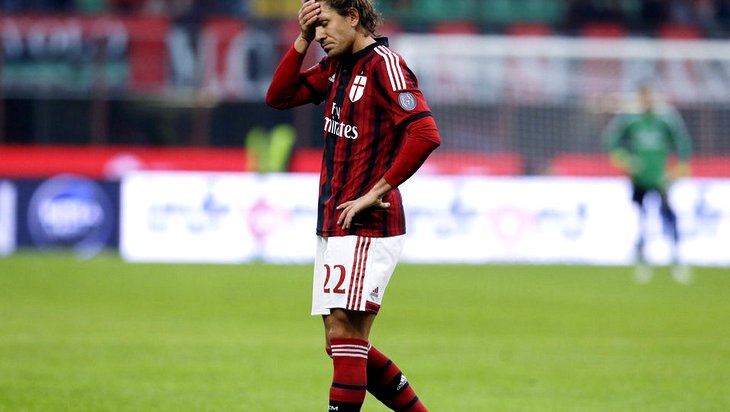 Алессио Черчи дебютировал за «Милан» в матче с «Сассуоло», который завершился для «россонери» поражением со  счетом 1:2