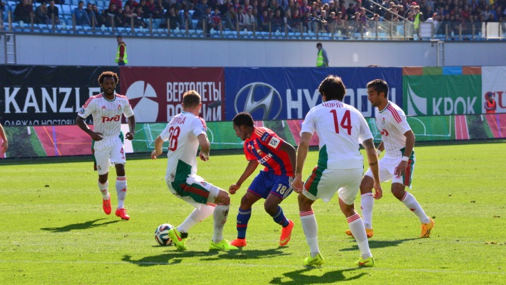 Ахмед Муса в окружении «железнодорожников»