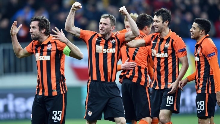 После гола в первом матче Александр Кучер (в центре) подписал новый контракт с «Шахтером»