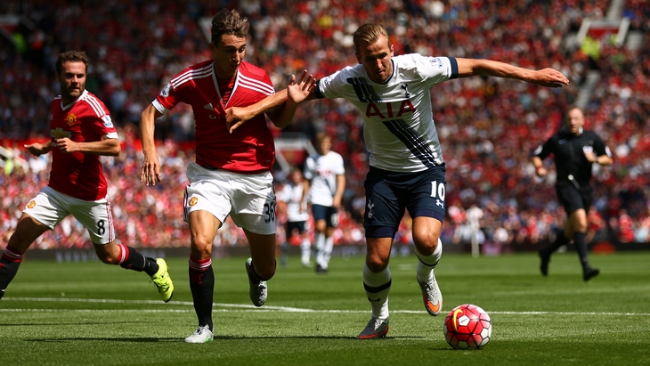 «МЮ» предстоит сложная задача сдержать Харри Кэйна (справа)