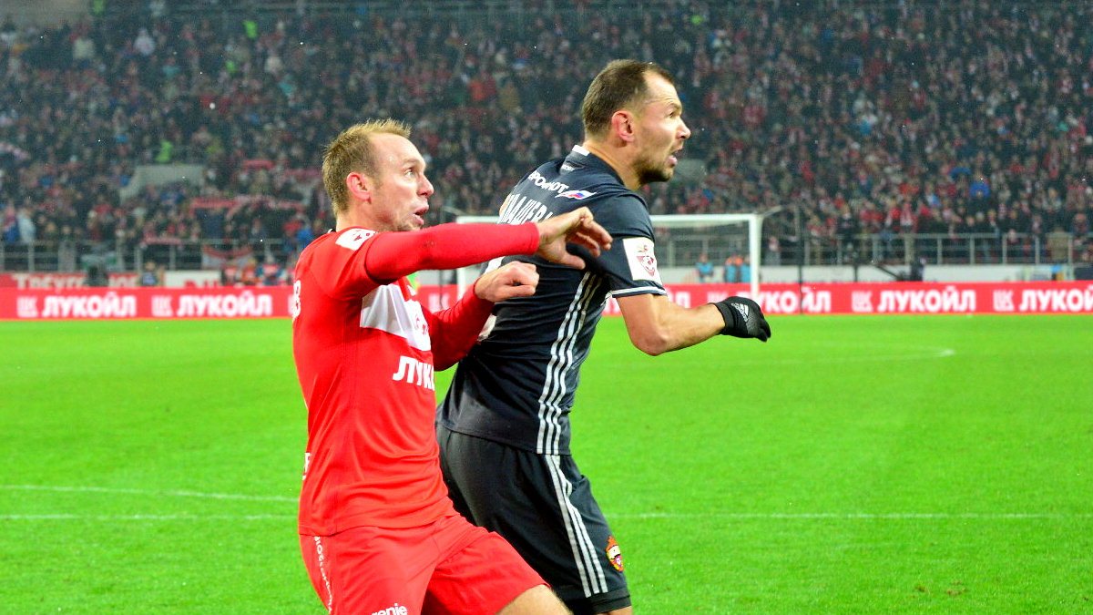 Денис Глушаков (слева) и Сергей Игнашевич