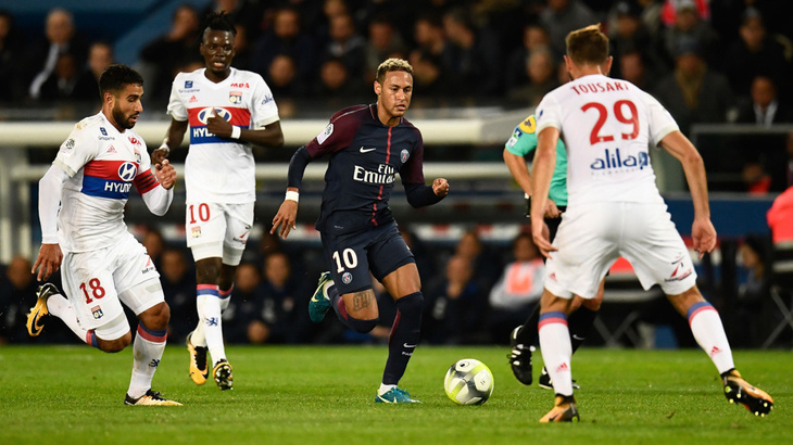 «Лион» уже на 10 очков отстал от ПСЖ