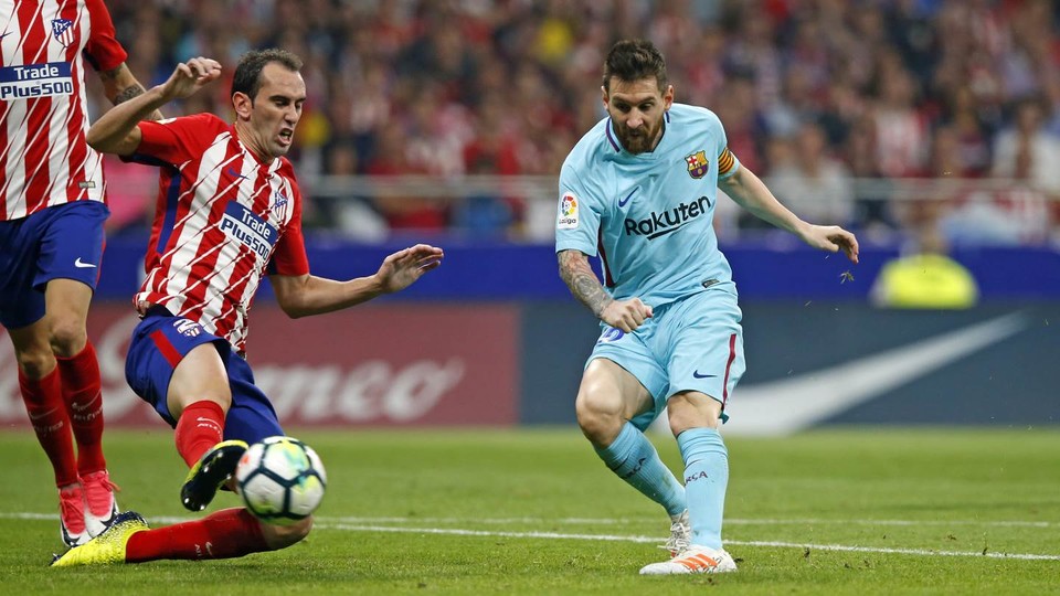 «Атлетико» и «Барселона» поборятся за лидерство в Примере