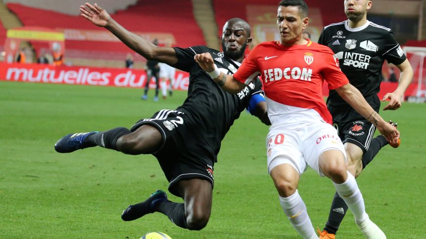 «Амьен» и «Монако» находятся в зоне вылета Лиги 1