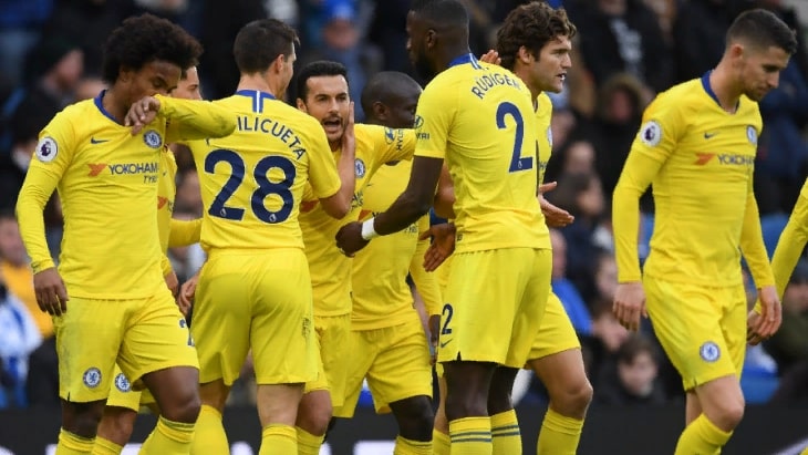 Игроки «Челси» отмечают забитый гол в ворота «Брайтона»