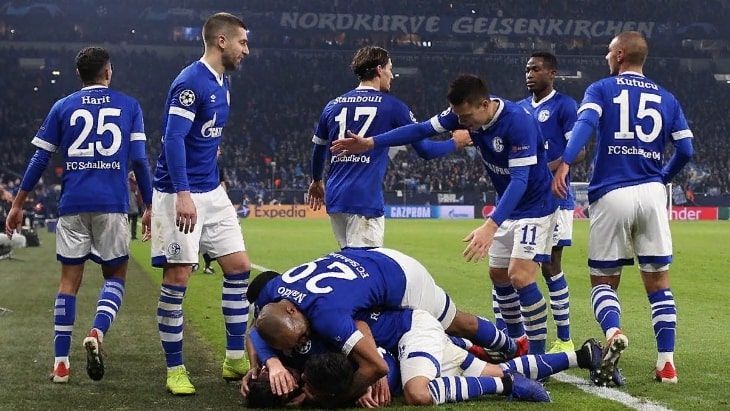 Игроки «Шальке» радуются забитому голу