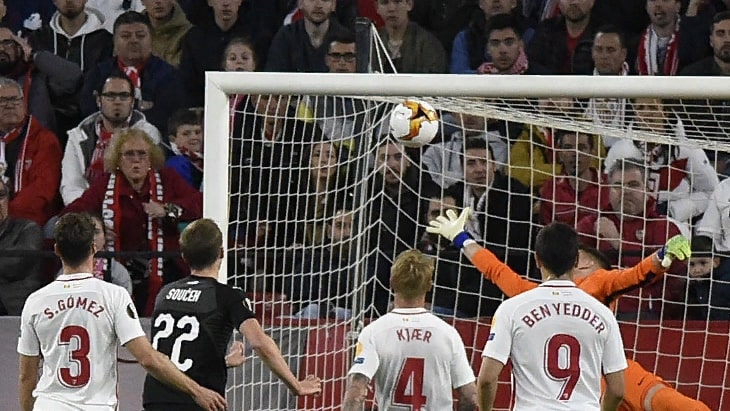 «Севилья» пропускает от «Славии»