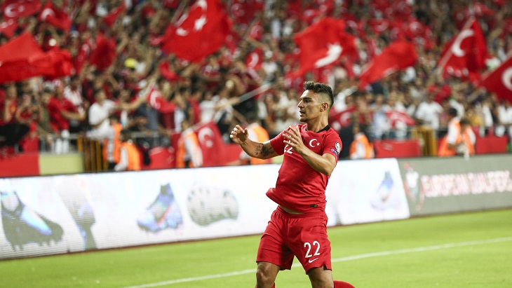 Турция лидирует в группе с Францией и Исландией