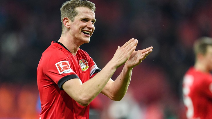 «Байер» на два очка отстает от зоны Лиги чемпионов