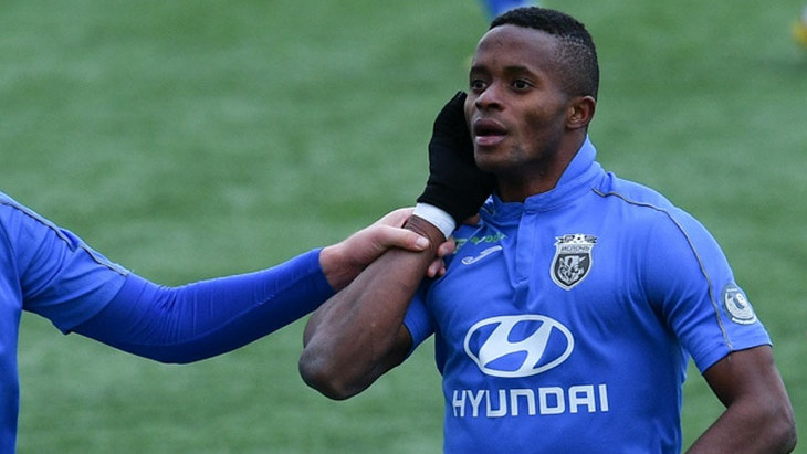 Момо Янсане