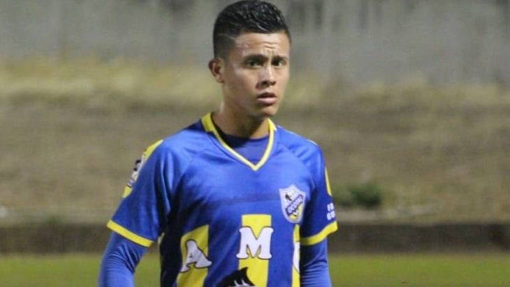 Футболист «Окоталя»