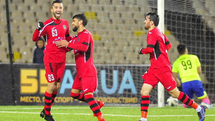 Футболисты «Истиклола» празднуют очередной гол в ворота «Душанбе-83»