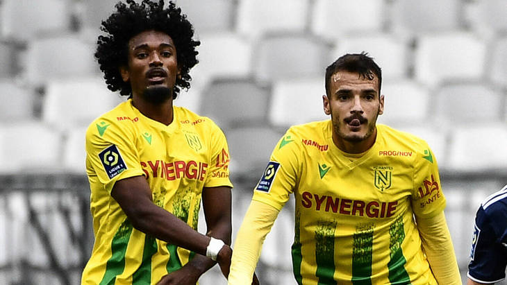 Футболисты «Нанта» в матче с «Бордо»