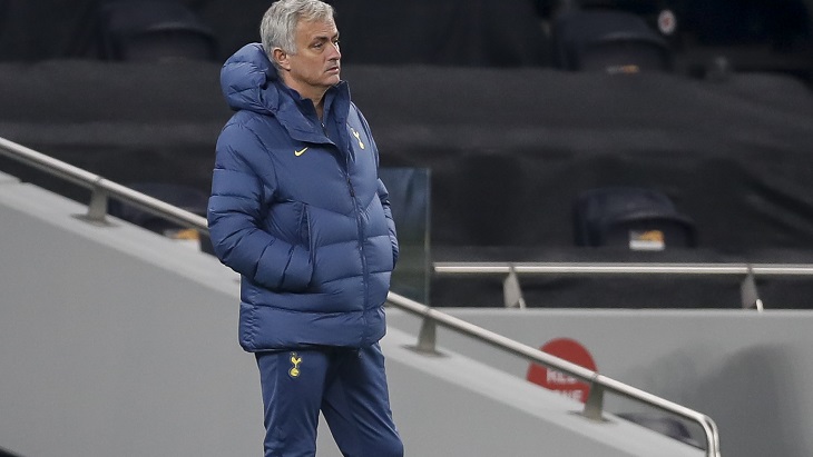 Команда Моуринью лидирует в АПЛ