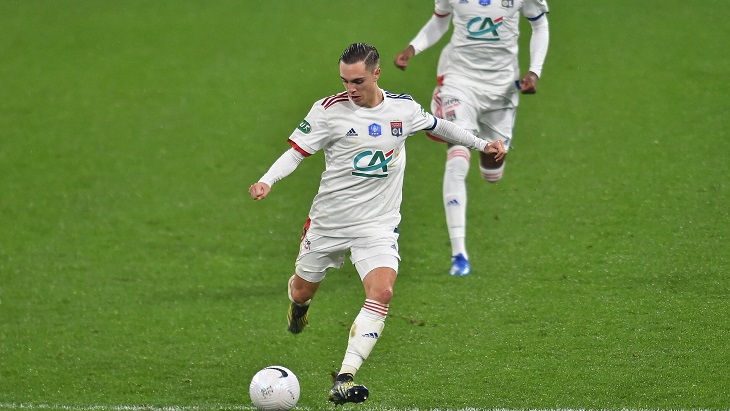 «Лион» занимает второе место