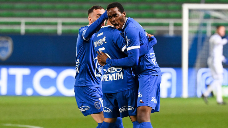 Футболист «Труа»