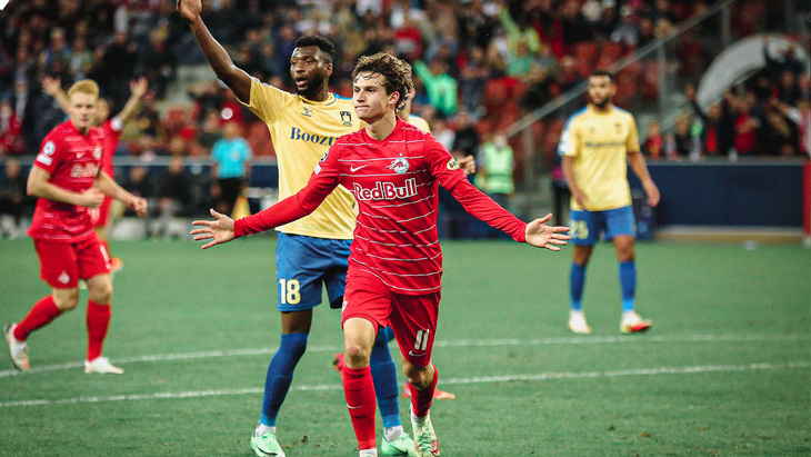 «Зальцбург» обыграл «Брондбю» в первом матче со счетом 2:1