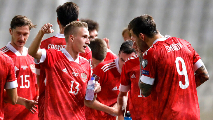 Футболисты сборной России