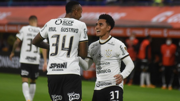 «Коринтианс» лидирует в чемпионате Бразилии