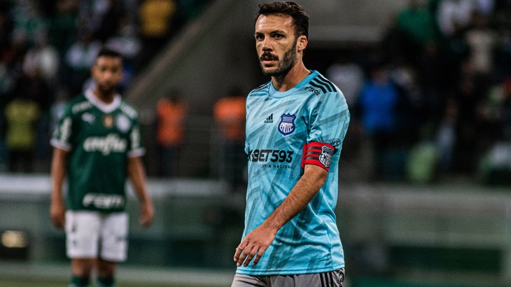 «Эмелек» идет на третьем месте в группе?