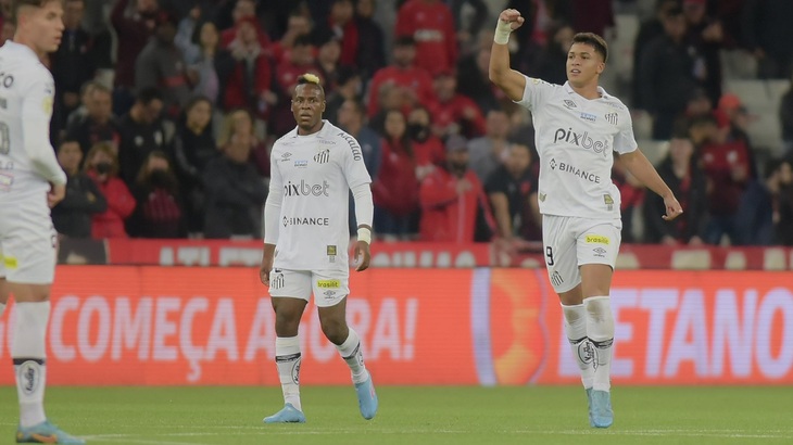 «Сантос» занимает восьмое место