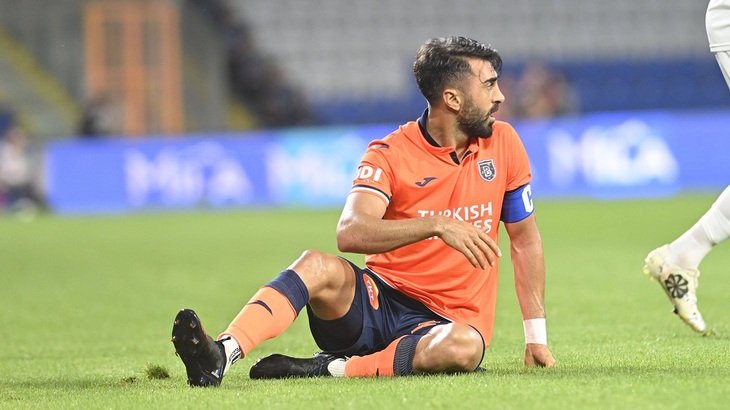 «Истанбул Башакшехир» выиграл первый матч