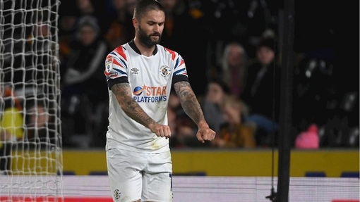 Прогноз на матч Лутон Таун — Хаддерсфилд Таун