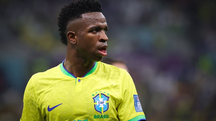 Бразилия лидирует в группе