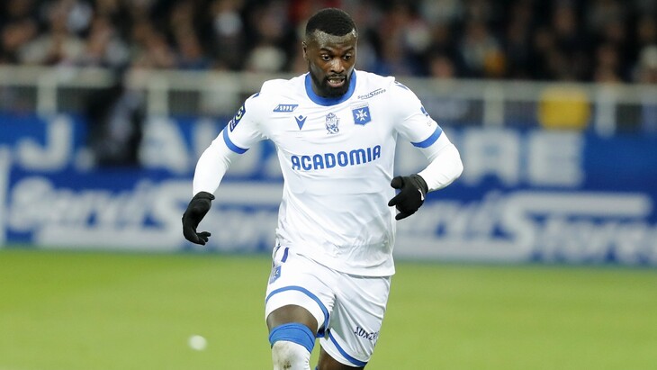 Мбайе Ньянг